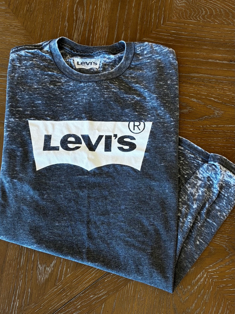 Black charcoal Levi’s crew neck lightweight Tee short sleeve size medium